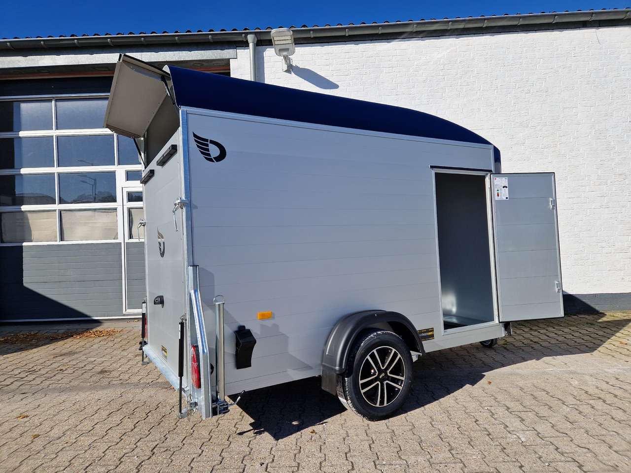 Cargo Roadster 300 300x150x184cm Alu Poly royal blau Alufelgen darkline Pullman 1300kg 100km/H - Prikolica zabojnik: slika 5 Cargo Roadster 300 300x150x184cm Alu Poly royal blau Alufelgen darkline Pullman 1300kg 100km/H - Prikolica zabojnik: slika 5