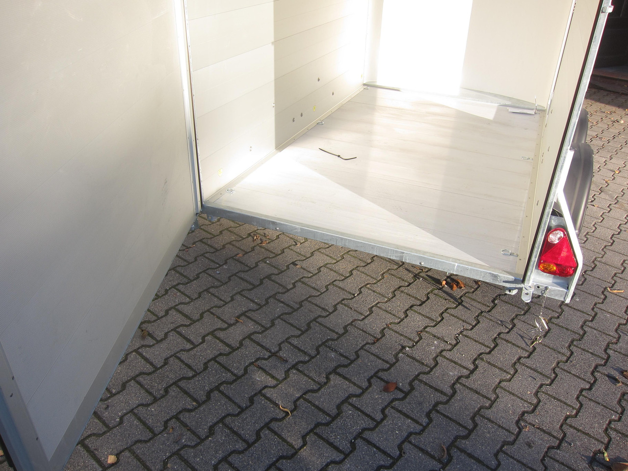 Cargo Roadster 500 312x167x199cm Alu Poly white Seitentür Pullman 100km/H 2000kg - Prikolica zabojnik: slika 2 Cargo Roadster 500 312x167x199cm Alu Poly white Seitentür Pullman 100km/H 2000kg - Prikolica zabojnik: slika 2