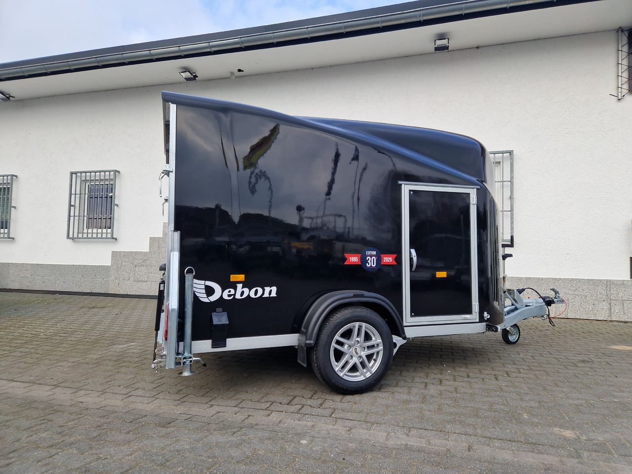 Debon Cargo 1300 300x152x168cm black Seitentür Alufelgen darkl Pullman II 100km/H 1300kg Modell 25 - Prikolica zabojnik: slika 4 Debon Cargo 1300 300x152x168cm black Seitentür Alufelgen darkl Pullman II 100km/H 1300kg Modell 25 - Prikolica zabojnik: slika 4