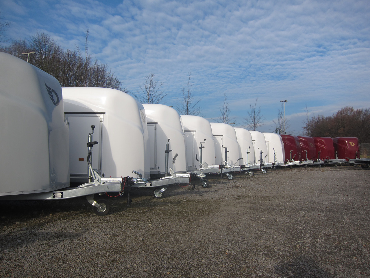 Debon Cargo 1300 300x152x168cm white Alufelgen Seitentür Pullman 100km/H 1300kg Modell 2024 - Prikolica zabojnik: slika 4 Debon Cargo 1300 300x152x168cm white Alufelgen Seitentür Pullman 100km/H 1300kg Modell 2024 - Prikolica zabojnik: slika 4