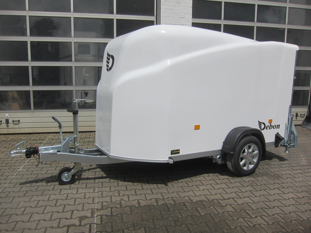 Debon Cargo 1300 300x152x168cm white Alufelgen darkline aerodynamik Pullman II 100km/H 1300kg - Prikolica zabojnik: slika 5 Debon Cargo 1300 300x152x168cm white Alufelgen darkline aerodynamik Pullman II 100km/H 1300kg - Prikolica zabojnik: slika 5