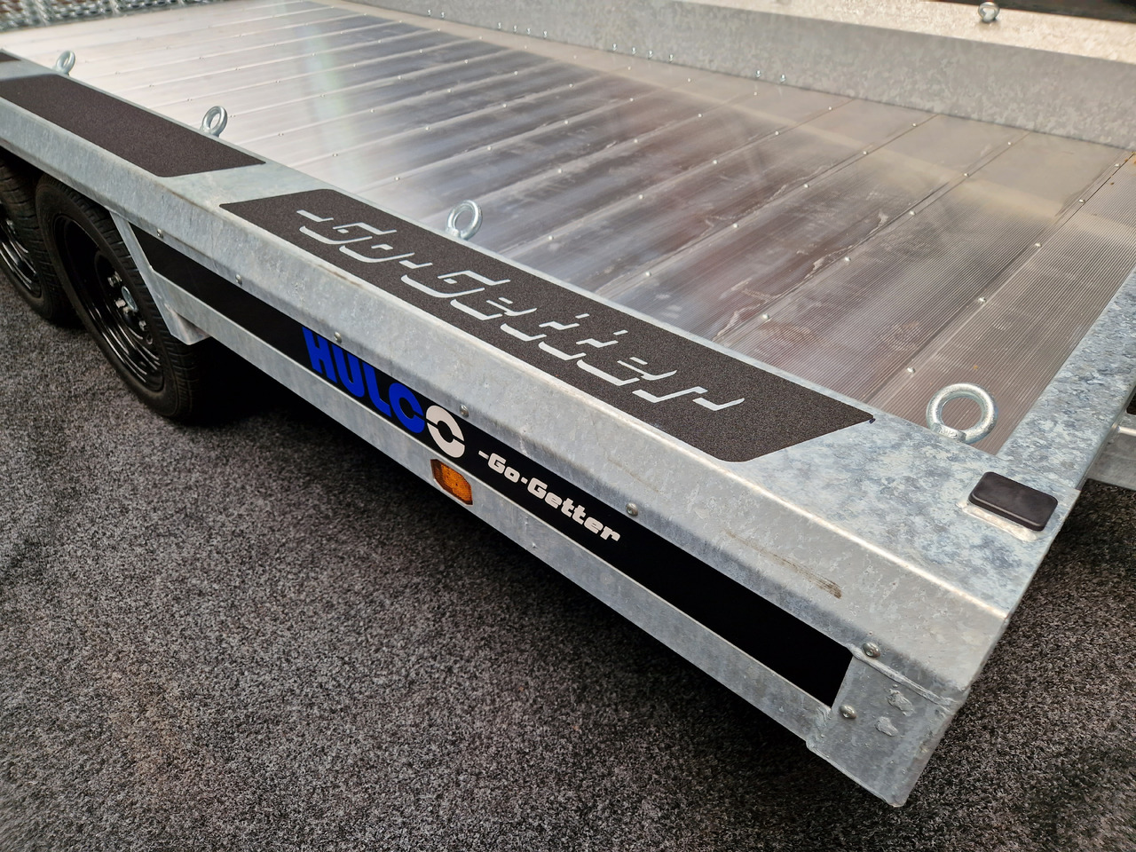 HULCO TERRAX-3 Go Getter Aluboden 394x180x27cm Heckrampe 150cm LED Tridem 3500kg - Prikolica za prevoz strojev: slika 2 HULCO TERRAX-3 Go Getter Aluboden 394x180x27cm Heckrampe 150cm LED Tridem 3500kg - Prikolica za prevoz strojev: slika 2