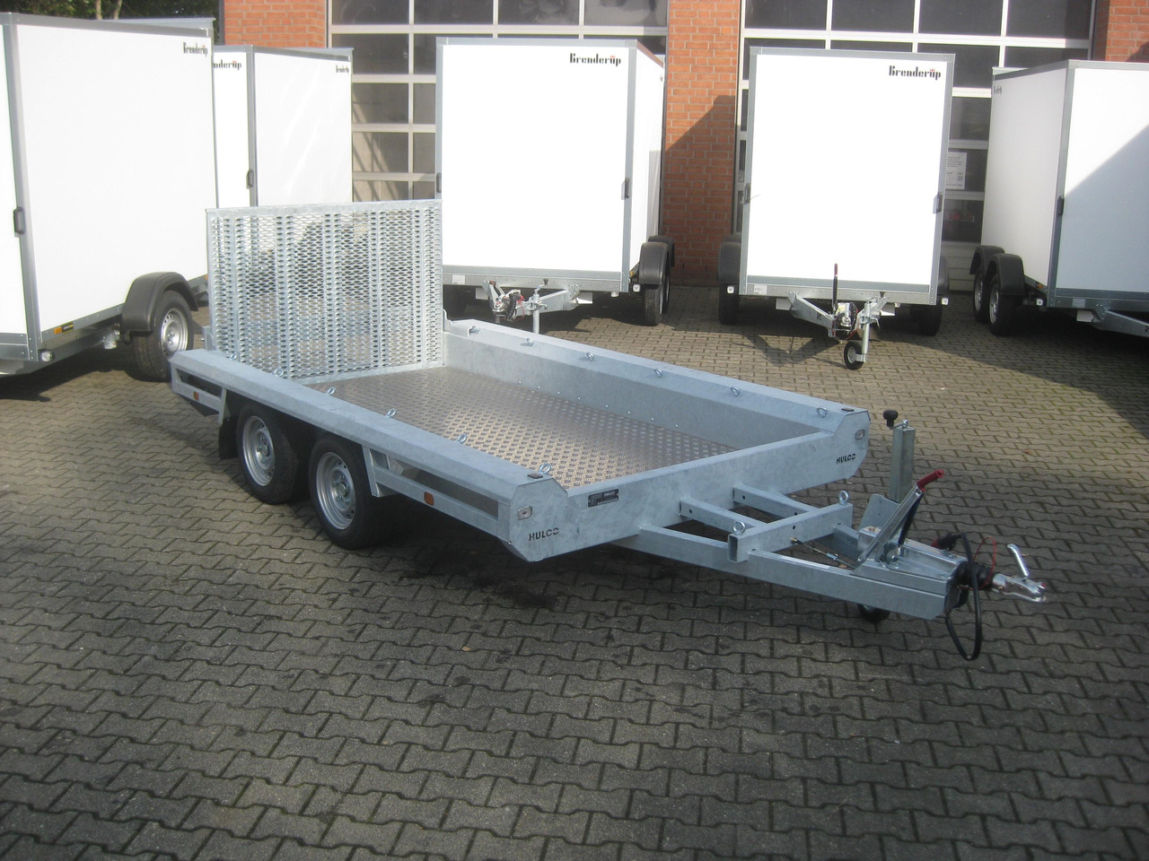 HULCO TERRAX Aluboden 294x150x27cm Heckrampe 100cm (M) 3000kg Abverkauf - Prikolica za prevoz strojev: slika 4 HULCO TERRAX Aluboden 294x150x27cm Heckrampe 100cm (M) 3000kg Abverkauf - Prikolica za prevoz strojev: slika 4