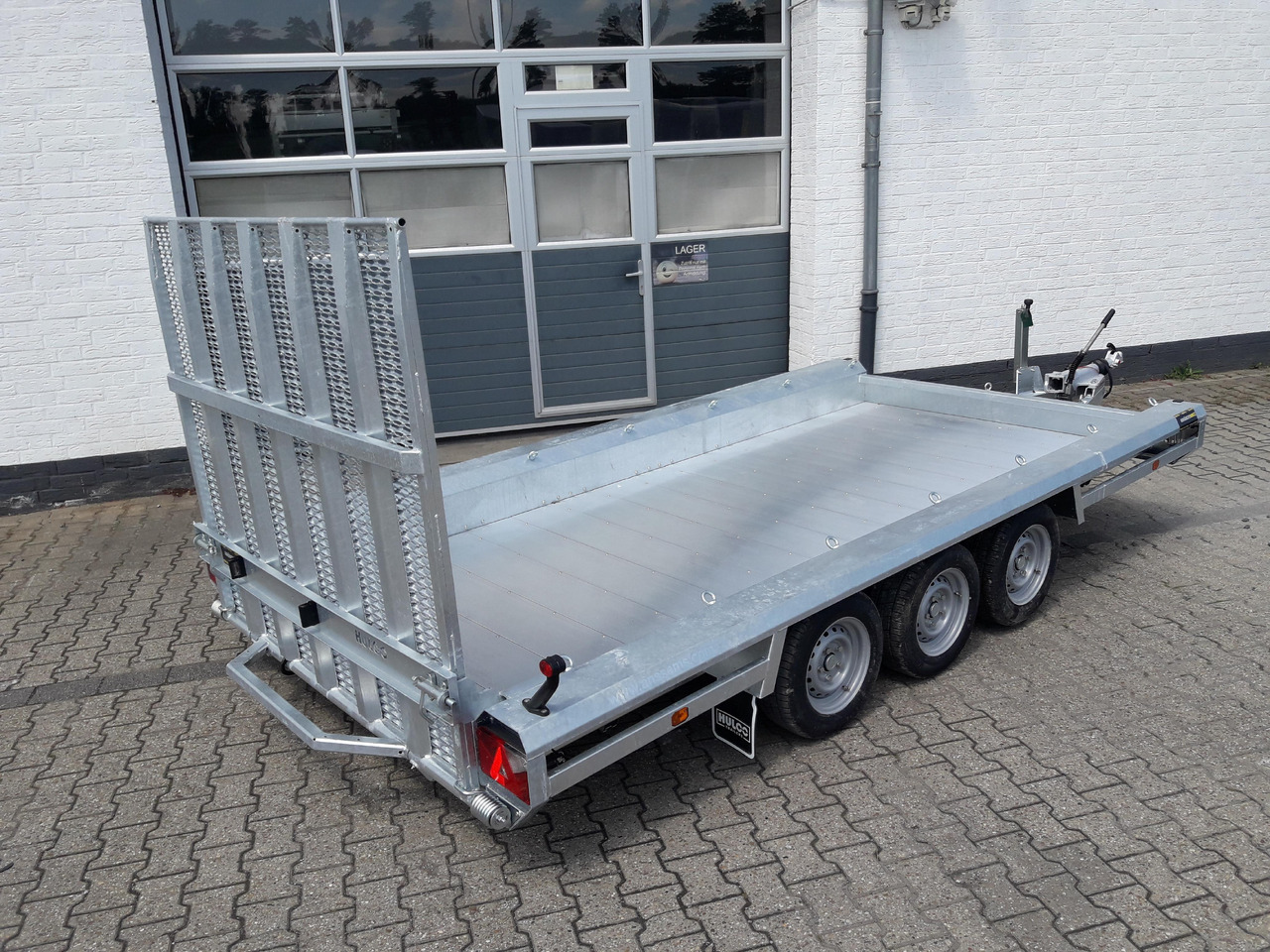 HULCO TERRAX Aluboden 394x180x27cm Heckrampe 150cm Tridem (XL) 3500kg - Prikolica za prevoz strojev: slika 3 HULCO TERRAX Aluboden 394x180x27cm Heckrampe 150cm Tridem (XL) 3500kg - Prikolica za prevoz strojev: slika 3