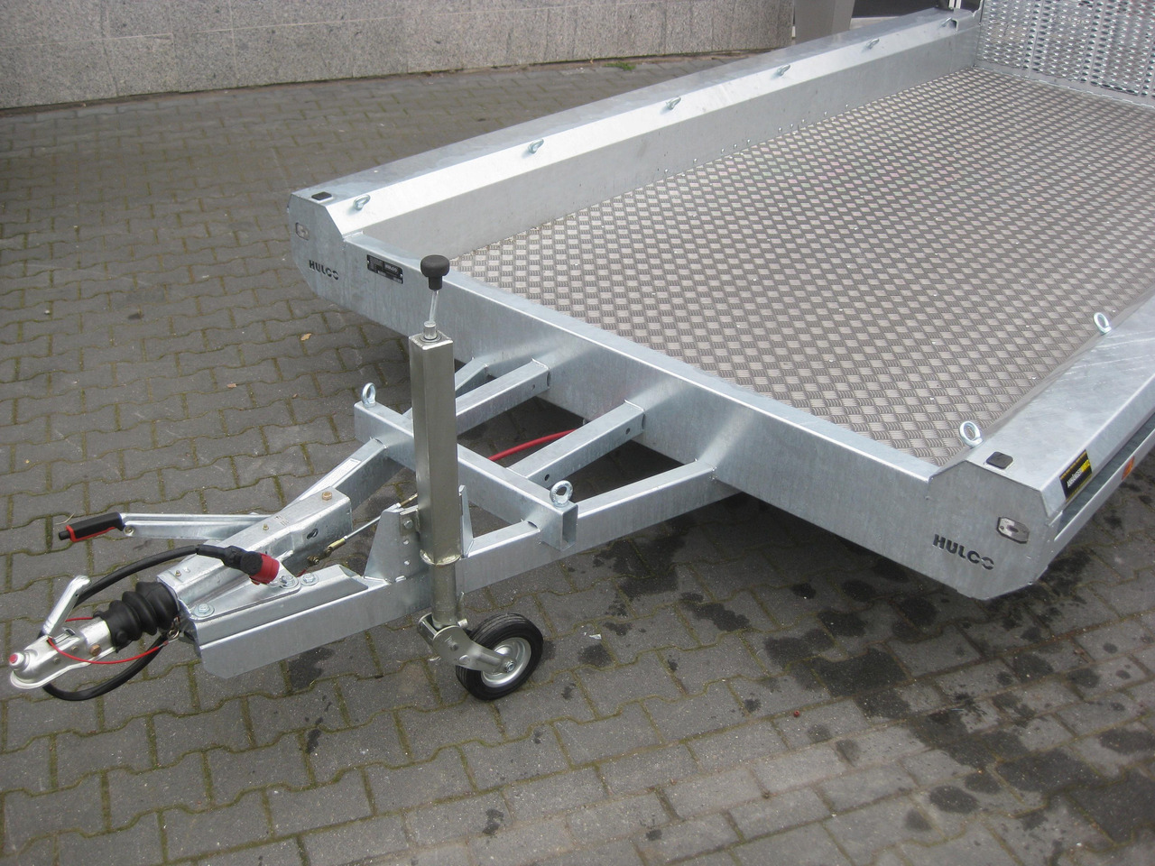 HULCO TERRAX Aluboden 394x180x27cm Heckrampe 150cm (XL) 3500kg - Prikolica za prevoz strojev: slika 4 HULCO TERRAX Aluboden 394x180x27cm Heckrampe 150cm (XL) 3500kg - Prikolica za prevoz strojev: slika 4