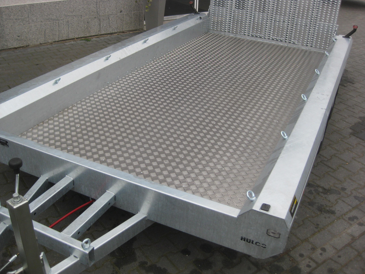 HULCO TERRAX Aluboden 394x180x27cm Heckrampe 150cm (XL) 3500kg - Prikolica za prevoz strojev: slika 5 HULCO TERRAX Aluboden 394x180x27cm Heckrampe 150cm (XL) 3500kg - Prikolica za prevoz strojev: slika 5