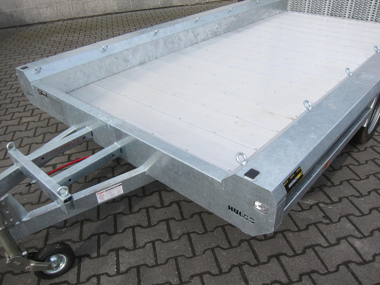 HULCO TERRAX Aluboden 394x188x27cm Heckrampe 100cm Tridem (XL) 3500kg - Prikolica za prevoz strojev: slika 3 HULCO TERRAX Aluboden 394x188x27cm Heckrampe 100cm Tridem (XL) 3500kg - Prikolica za prevoz strojev: slika 3