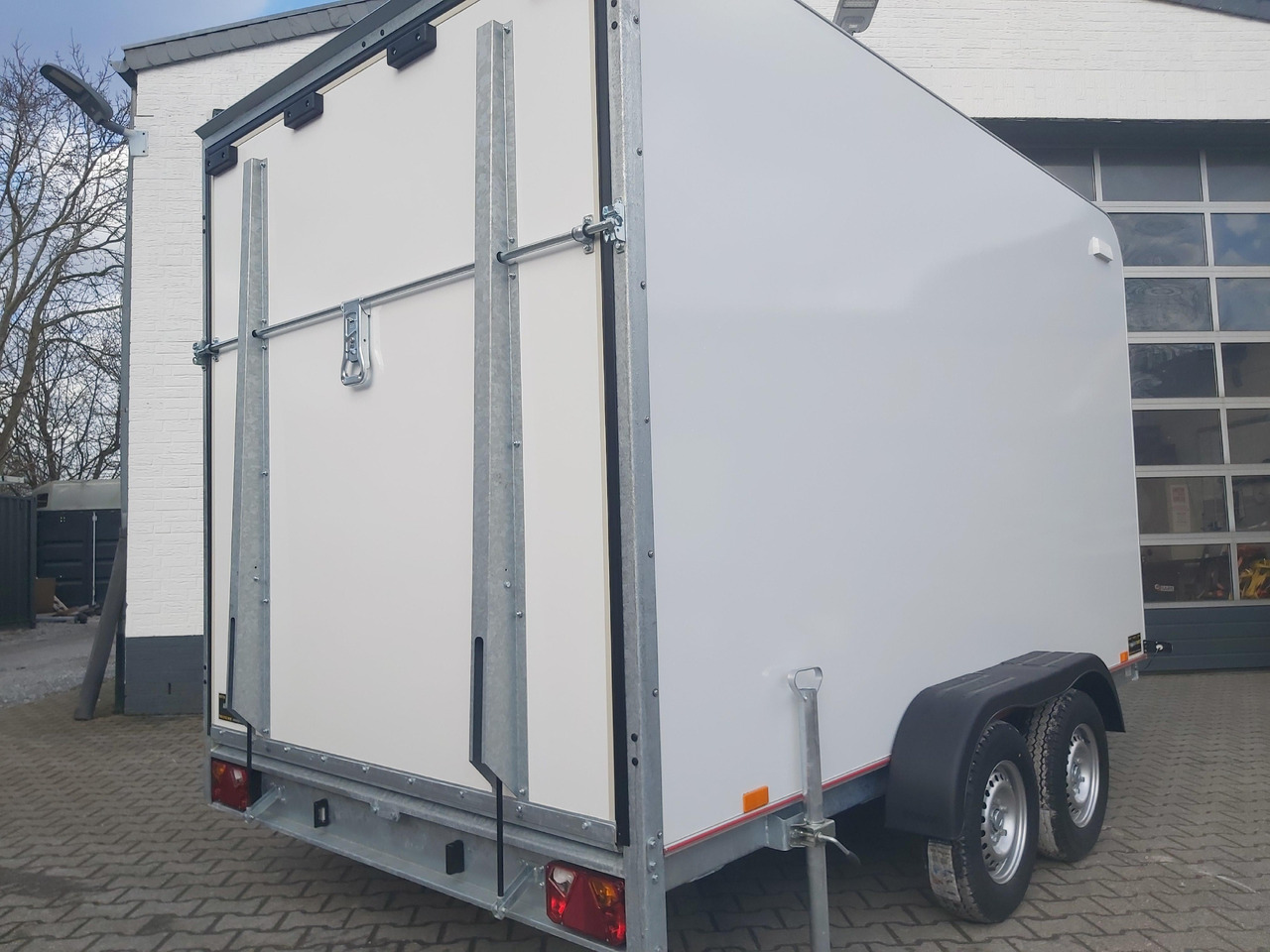 Koffer TFS 360T.01 2700 360x200x210cm aero Heckrampe Zurrsystem (L) 100km/h 2700kg - Prikolica zabojnik: slika 4 Koffer TFS 360T.01 2700 360x200x210cm aero Heckrampe Zurrsystem (L) 100km/h 2700kg - Prikolica zabojnik: slika 4