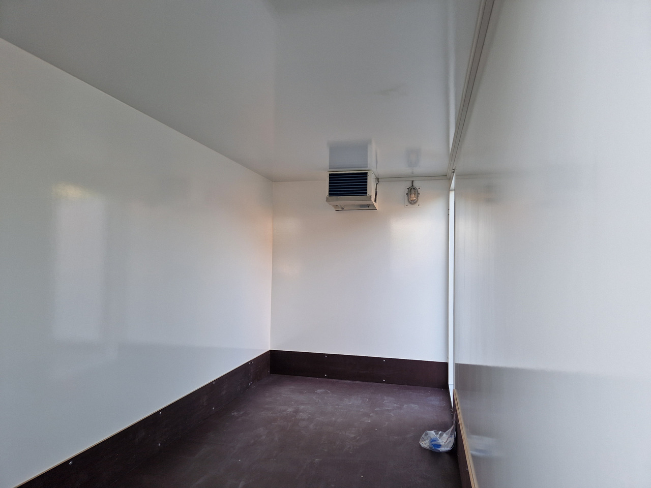 Kühlanhänger AZKF 2740/180 395x178x200cm Seitentür Govi Kälteanlage 5 Iso 60 Frioliner 2700kg - Prikolica hladilnik: slika 4 Kühlanhänger AZKF 2740/180 395x178x200cm Seitentür Govi Kälteanlage 5 Iso 60 Frioliner 2700kg - Prikolica hladilnik: slika 4