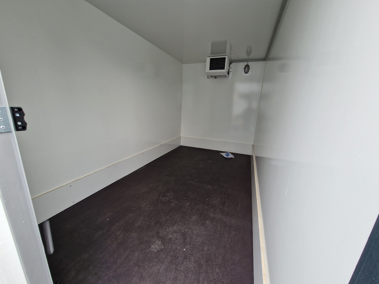 Kühlanhänger AZKF C 3535/180 343x178x200cm Cibin 230V Plus Kühlung 4 Stützen 3500kg - Prikolica hladilnik: slika 3 Kühlanhänger AZKF C 3535/180 343x178x200cm Cibin 230V Plus Kühlung 4 Stützen 3500kg - Prikolica hladilnik: slika 3