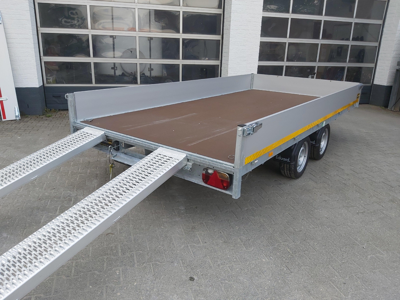 Multi Transporter 406x200x30cm Rampen Winde 13" niedrig Fahrwerk (XL) 3500kg Online Aktion - Prikolica za prevoz strojev: slika 1 Multi Transporter 406x200x30cm Rampen Winde 13" niedrig Fahrwerk (XL) 3500kg Online Aktion - Prikolica za prevoz strojev: slika 1