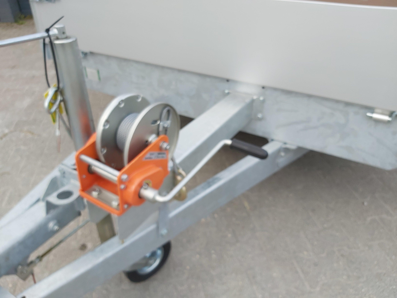 Multi Transporter 406x200x30cm Rampen Winde 13" niedrig Fahrwerk (XL) 3500kg Online Aktion - Prikolica za prevoz strojev: slika 5 Multi Transporter 406x200x30cm Rampen Winde 13" niedrig Fahrwerk (XL) 3500kg Online Aktion - Prikolica za prevoz strojev: slika 5