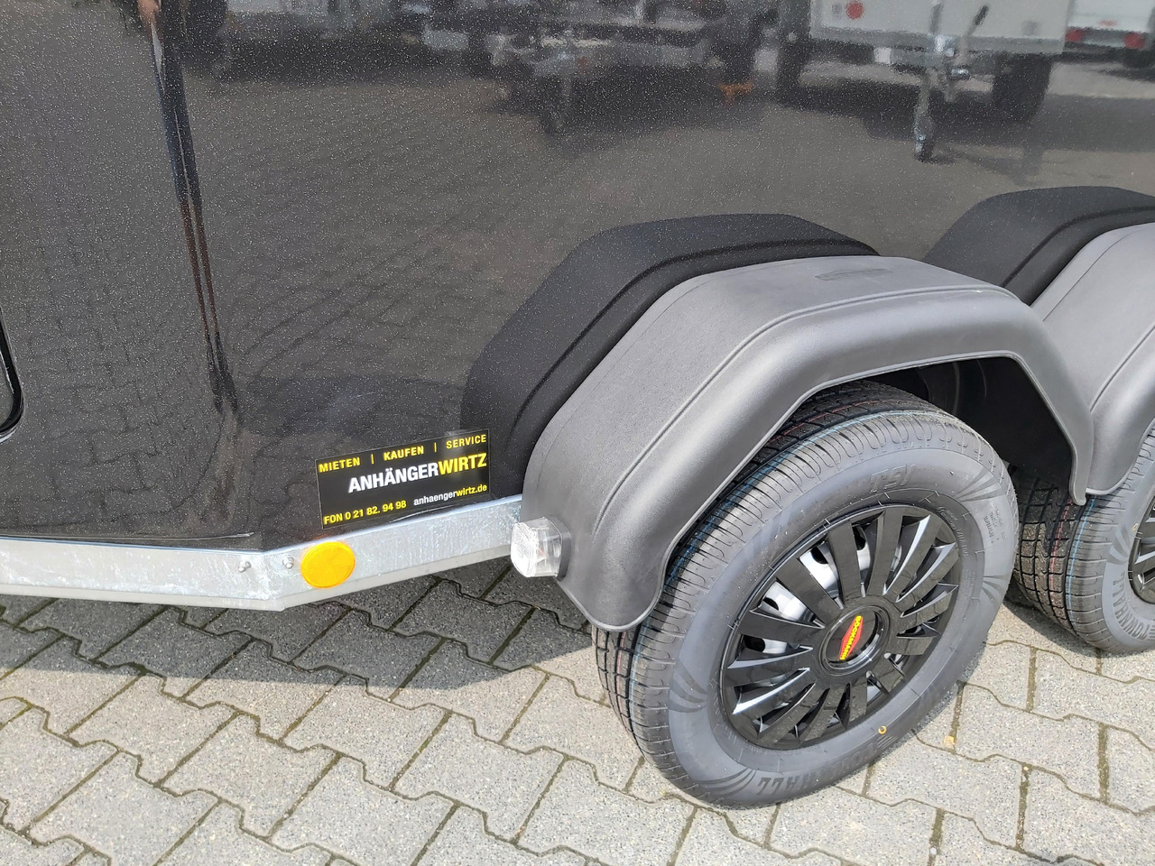 Pferdeanhänger Böckmann Comfort Esprit black Set Sattelkammer Trittschutz 100km/H 2400kg Modell 2024 - Prikolica za konje: slika 3 Pferdeanhänger Böckmann Comfort Esprit black Set Sattelkammer Trittschutz 100km/H 2400kg Modell 2024 - Prikolica za konje: slika 3