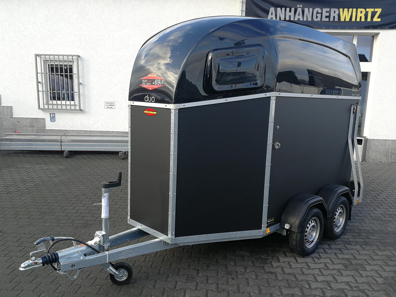 Pferdeanhänger Böckmann DUO Esprit silver black Haube schwarz 2400kg Modell 2024 - Prikolica za konje: slika 2 Pferdeanhänger Böckmann DUO Esprit silver black Haube schwarz 2400kg Modell 2024 - Prikolica za konje: slika 2
