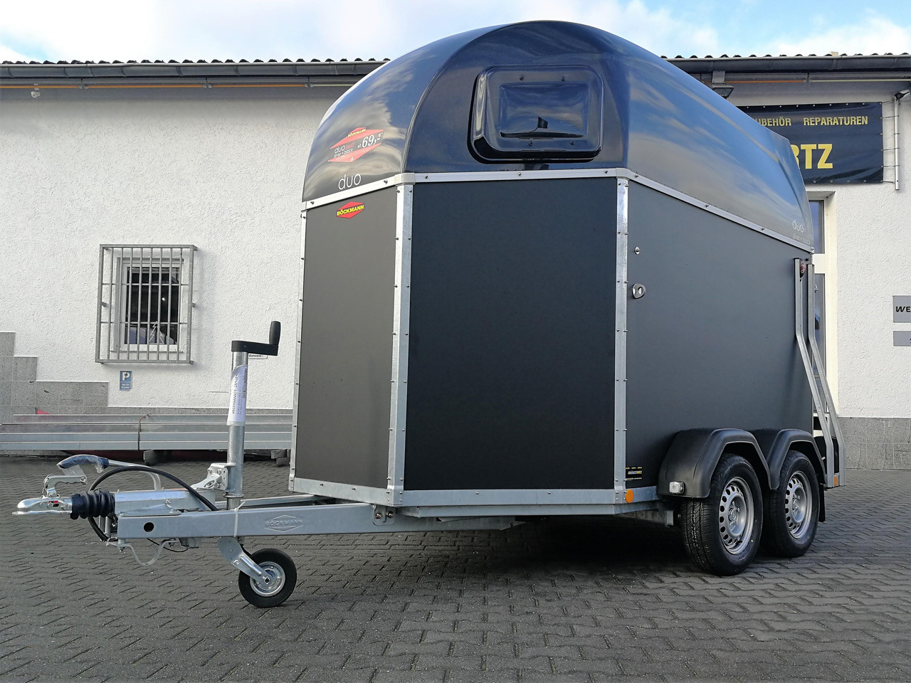 Pferdeanhänger Böckmann DUO Esprit silver black Haube schwarz 2400kg Modell 2024 - Prikolica za konje: slika 3 Pferdeanhänger Böckmann DUO Esprit silver black Haube schwarz 2400kg Modell 2024 - Prikolica za konje: slika 3