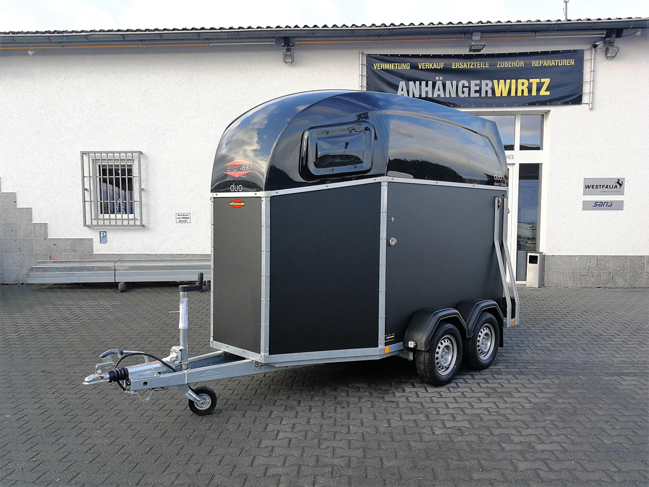 Pferdeanhänger Böckmann DUO Esprit silver black Haube schwarz 2400kg Modell 2024 - Prikolica za konje: slika 1 Pferdeanhänger Böckmann DUO Esprit silver black Haube schwarz 2400kg Modell 2024 - Prikolica za konje: slika 1