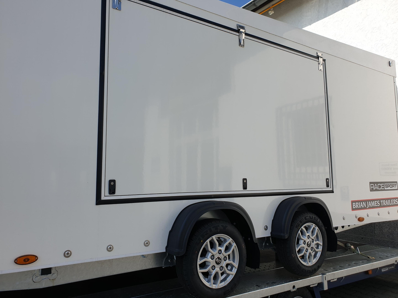 Race Sport Transporter 500x200x175cm Alufelgen silver 4x12" 3000kg Abverkauf - Prikolica zabojnik: slika 4 Race Sport Transporter 500x200x175cm Alufelgen silver 4x12" 3000kg Abverkauf - Prikolica zabojnik: slika 4