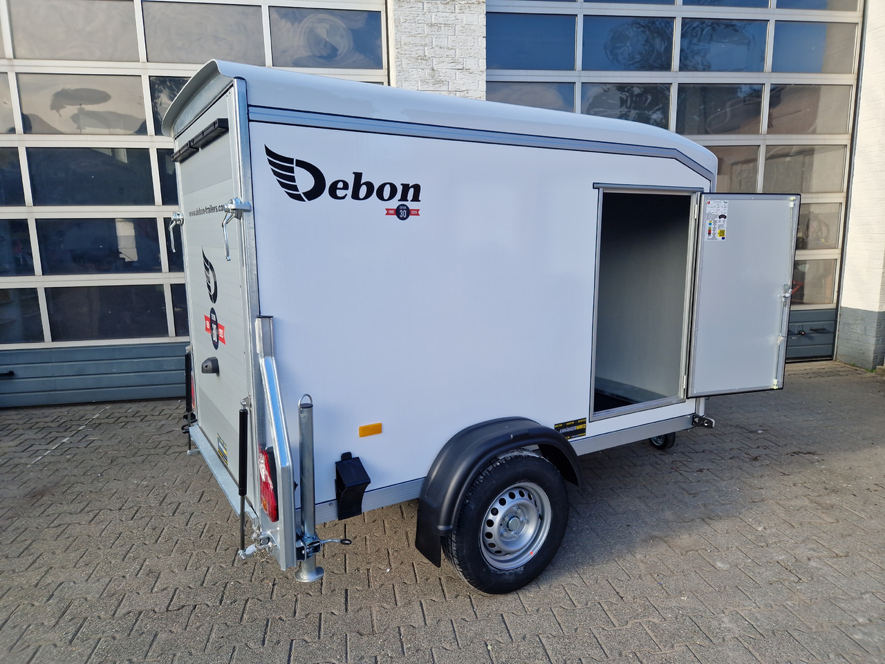 Roadster Sport C255 252x125x154cm aero Sandwich Poly weiß Seitentür Rampekombi (S) 1300kg - Prikolica zabojnik: slika 5 Roadster Sport C255 252x125x154cm aero Sandwich Poly weiß Seitentür Rampekombi (S) 1300kg - Prikolica zabojnik: slika 5