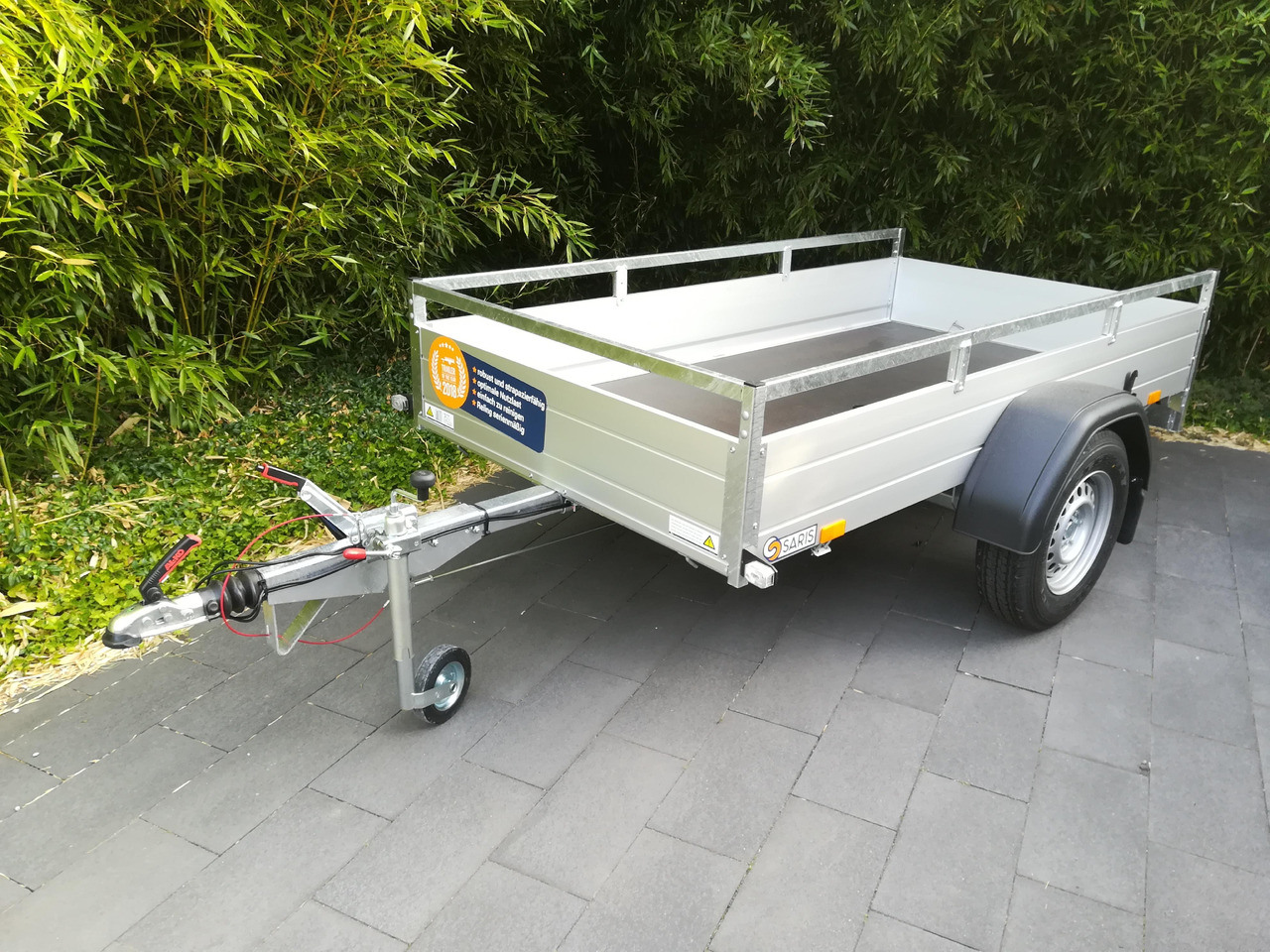 Saris Anhänger DV135 McAlu Pro MP 255x133x43cm (S) 1350kg Online Aktion Modell 2024 - Avtomobilska prikolica: slika 1 Saris Anhänger DV135 McAlu Pro MP 255x133x43cm (S) 1350kg Online Aktion Modell 2024 - Avtomobilska prikolica: slika 1
