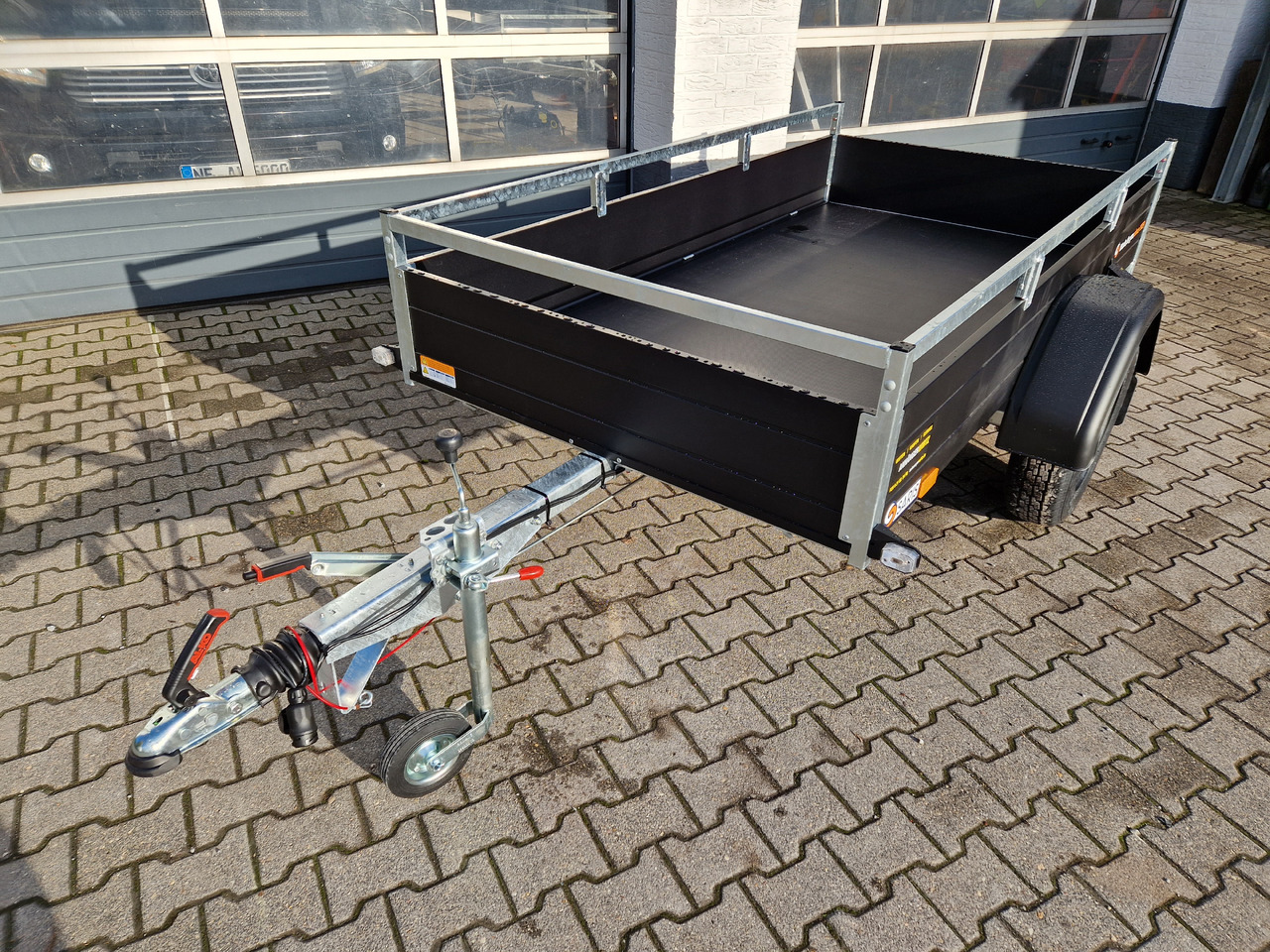 Saris Anhänger DV135 McAlu Pro MP 255x133x43cm blackline (S) 1350kg black deal Aktion - Avtomobilska prikolica: slika 1 Saris Anhänger DV135 McAlu Pro MP 255x133x43cm blackline (S) 1350kg black deal Aktion - Avtomobilska prikolica: slika 1