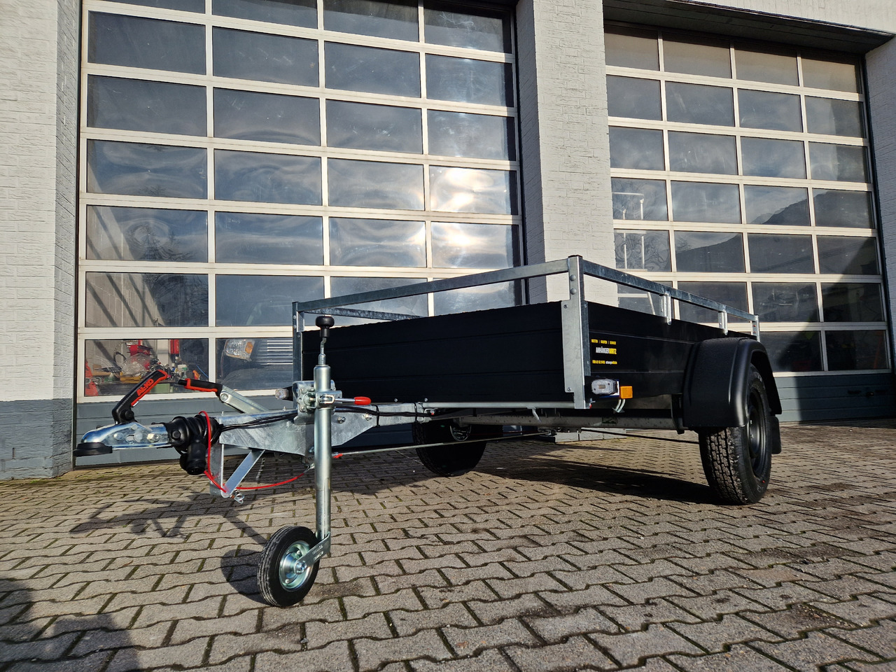 Saris Anhänger DV135 McAlu Pro MP 255x133x43cm blackline (S) 1350kg black deal Aktion - Avtomobilska prikolica: slika 5 Saris Anhänger DV135 McAlu Pro MP 255x133x43cm blackline (S) 1350kg black deal Aktion - Avtomobilska prikolica: slika 5
