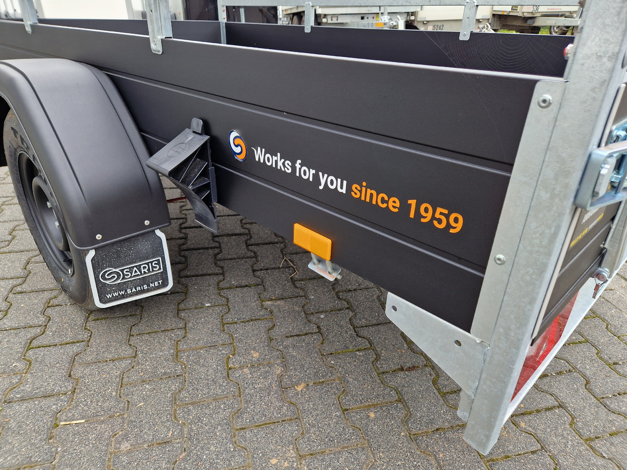 Saris Anhänger DV135 McAlu Pro MP 255x133x44cm black klappbare Vorderwand 1350kg - Avtomobilska prikolica: slika 3 Saris Anhänger DV135 McAlu Pro MP 255x133x44cm black klappbare Vorderwand 1350kg - Avtomobilska prikolica: slika 3