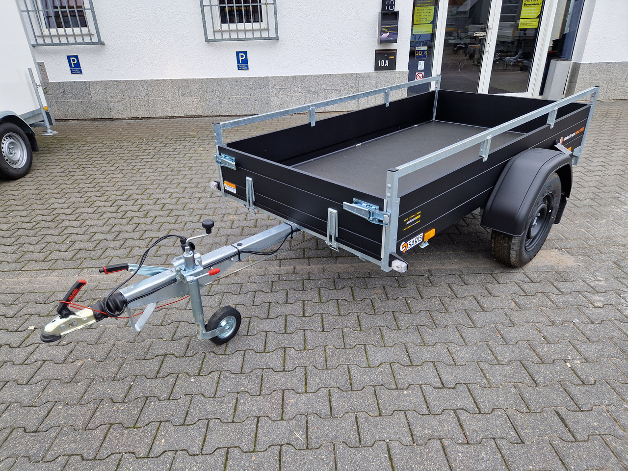 Saris Anhänger DV135 McAlu Pro MP 255x133x44cm black klappbare Vorderwand 1350kg - Avtomobilska prikolica: slika 1 Saris Anhänger DV135 McAlu Pro MP 255x133x44cm black klappbare Vorderwand 1350kg - Avtomobilska prikolica: slika 1