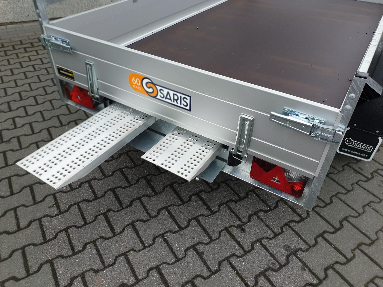 Saris Anhänger FW2000 McAlu Pro MP 305x155x45cm Auffahrrampen (M) 2000kg Winter Aktion - Plato/ Tovorna prikolica: slika 2 Saris Anhänger FW2000 McAlu Pro MP 305x155x45cm Auffahrrampen (M) 2000kg Winter Aktion - Plato/ Tovorna prikolica: slika 2