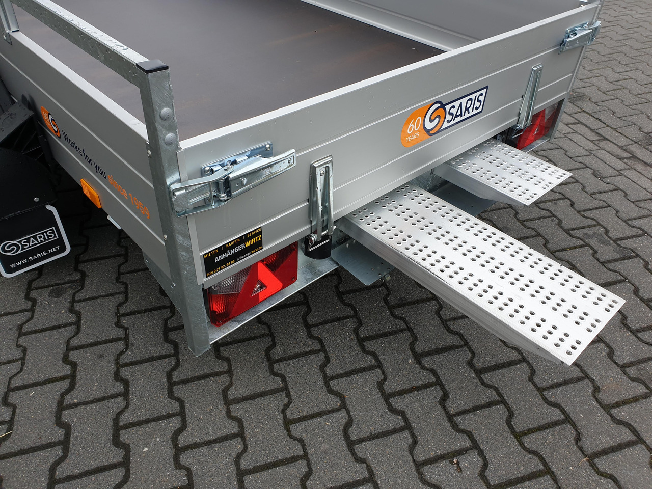 Saris Anhänger FW2000 McAlu Pro MP 305x155x45cm Auffahrrampen (M) 2000kg Winter Aktion - Plato/ Tovorna prikolica: slika 3 Saris Anhänger FW2000 McAlu Pro MP 305x155x45cm Auffahrrampen (M) 2000kg Winter Aktion - Plato/ Tovorna prikolica: slika 3