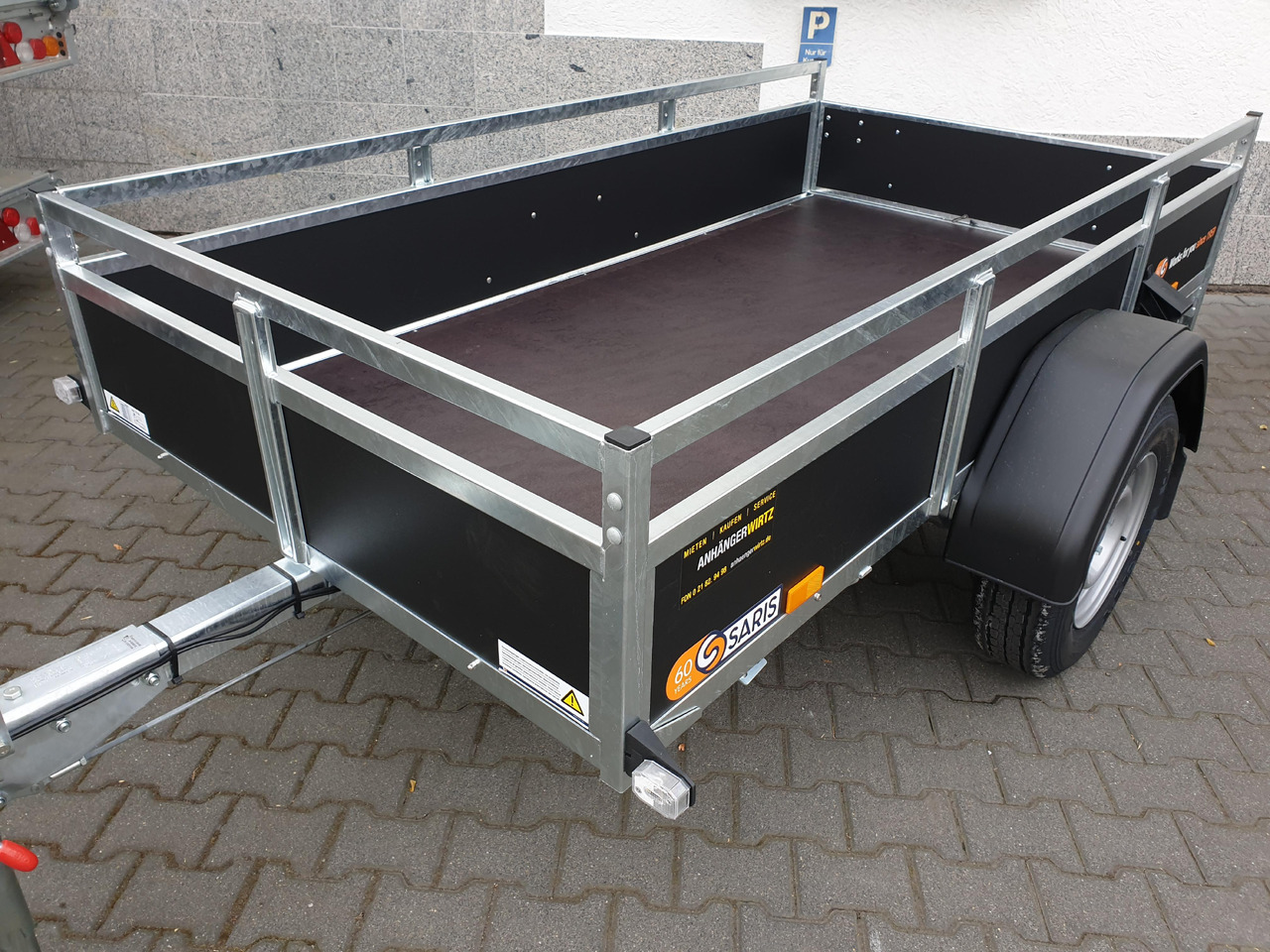 Saris BMG 135 Classic Wood 255x133x45cm (S) 1350kg Abverkauf Aktion - Avtomobilska prikolica: slika 3 Saris BMG 135 Classic Wood 255x133x45cm (S) 1350kg Abverkauf Aktion - Avtomobilska prikolica: slika 3