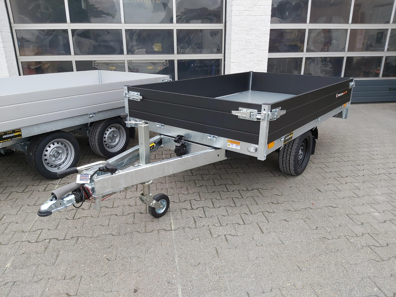 Saris Kipper K1 256 150 1500 1 E 256x150x30cm black Edition Elektro & Notpumpe 13" (S) 1500kg - Kiper prikolica: slika 4 Saris Kipper K1 256 150 1500 1 E 256x150x30cm black Edition Elektro & Notpumpe 13" (S) 1500kg - Kiper prikolica: slika 4