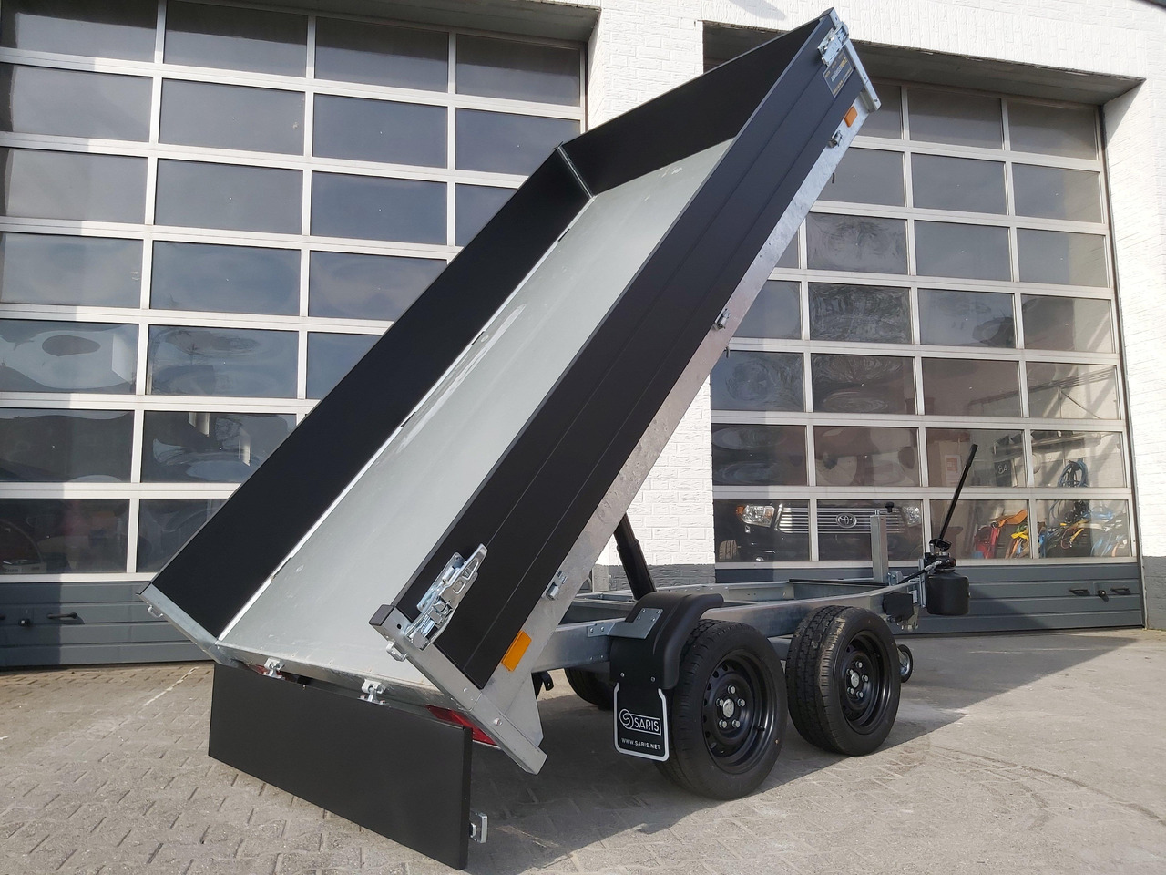 Saris Kipper K1 276 150 2000 2 276x150x30cm black Edition Handpumpe 13" (S) 2000kg Aktion - Kiper prikolica: slika 5 Saris Kipper K1 276 150 2000 2 276x150x30cm black Edition Handpumpe 13" (S) 2000kg Aktion - Kiper prikolica: slika 5