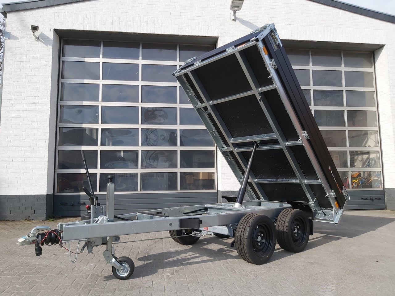 Saris Kipper K1 276 150 2000 2 276x150x30cm black Edition Handpumpe 13" (S) 2000kg Aktion - Kiper prikolica: slika 3 Saris Kipper K1 276 150 2000 2 276x150x30cm black Edition Handpumpe 13" (S) 2000kg Aktion - Kiper prikolica: slika 3
