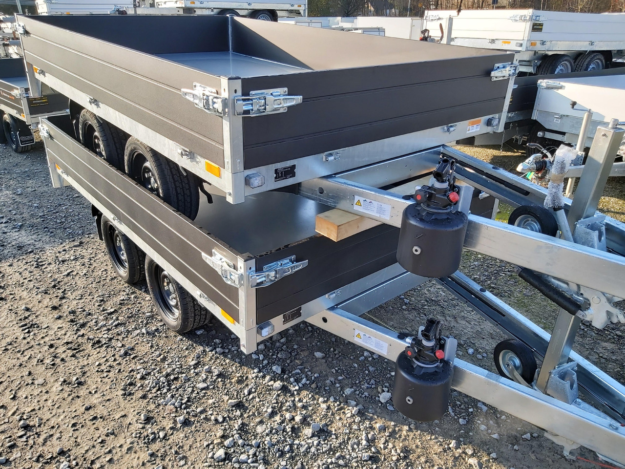 Saris Kipper K1 276 170 2700 2 276x170x30cm black Edition Handpumpe 13" 2700kg - Kiper prikolica: slika 2 Saris Kipper K1 276 170 2700 2 276x170x30cm black Edition Handpumpe 13" 2700kg - Kiper prikolica: slika 2
