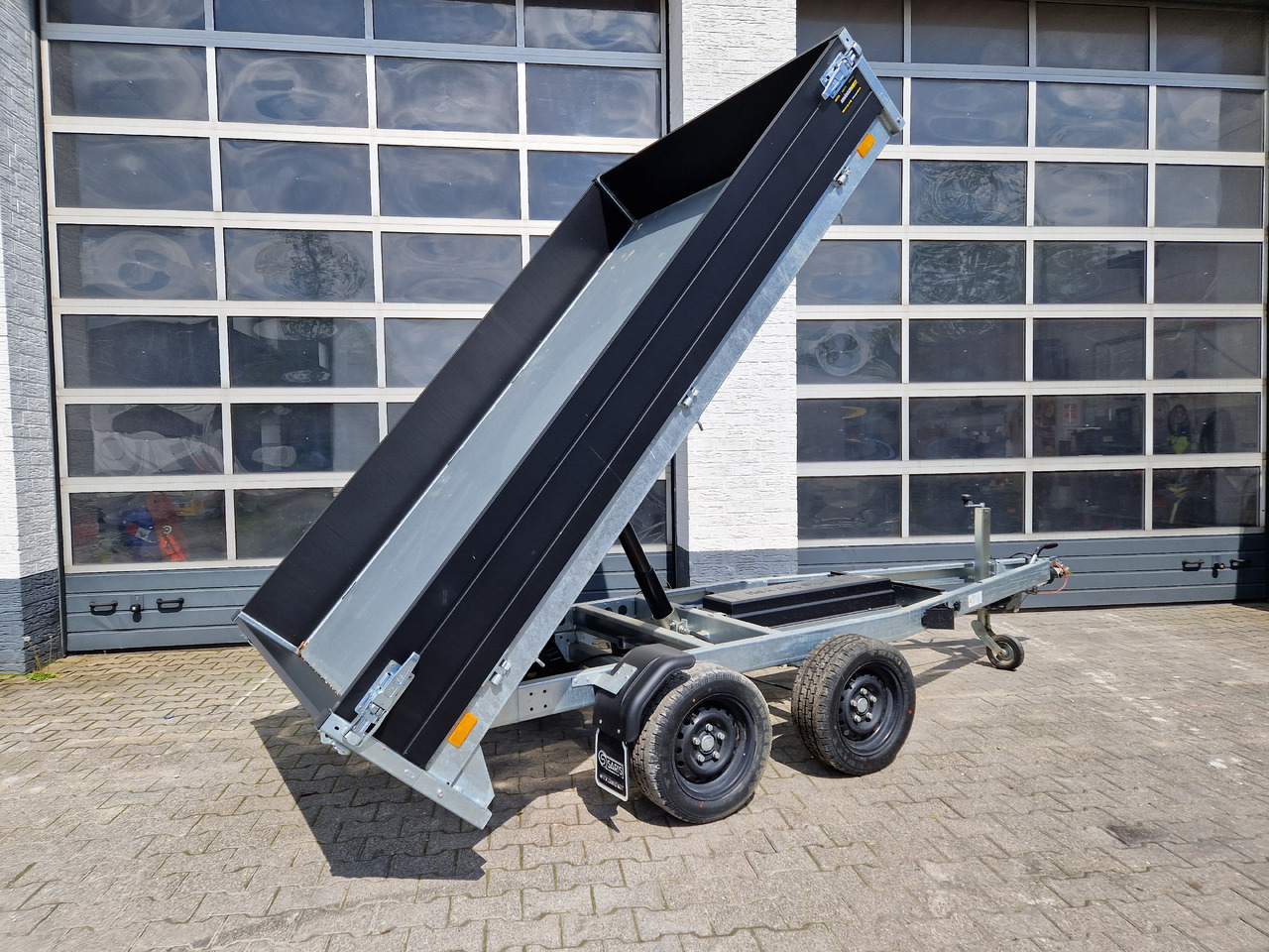 Saris Kipper K1 276 170 2700 2 E 276x170x30cm Elektro black Edition 13" 2700kg Januar Aktion - Kiper prikolica: slika 3 Saris Kipper K1 276 170 2700 2 E 276x170x30cm Elektro black Edition 13" 2700kg Januar Aktion - Kiper prikolica: slika 3