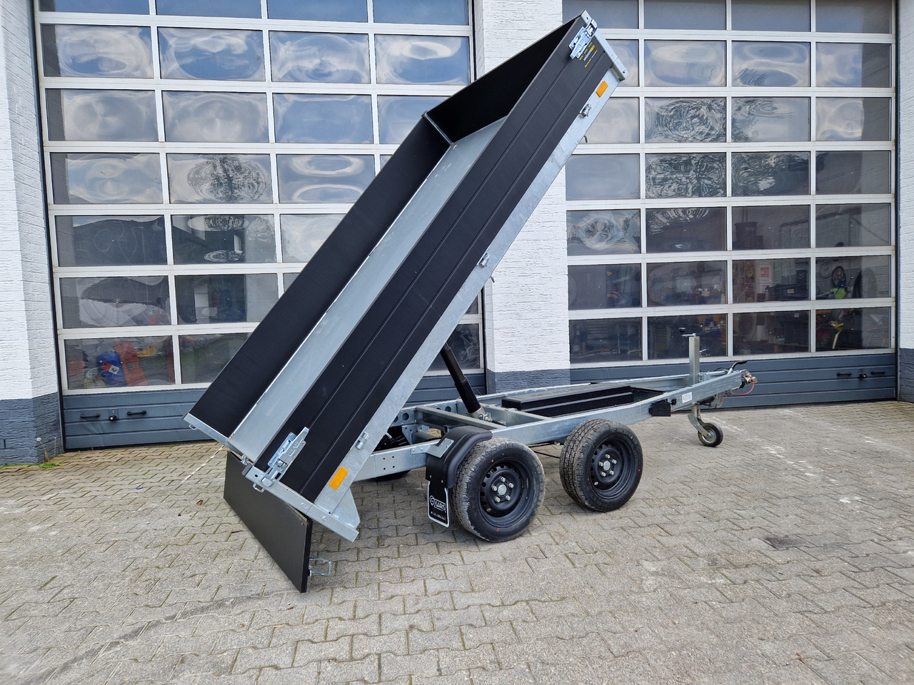Saris Kipper K1 276 170 2700 2 E 276x170x30cm Elektro black Edition 13" 2700kg Januar Aktion - Kiper prikolica: slika 4 Saris Kipper K1 276 170 2700 2 E 276x170x30cm Elektro black Edition 13" 2700kg Januar Aktion - Kiper prikolica: slika 4