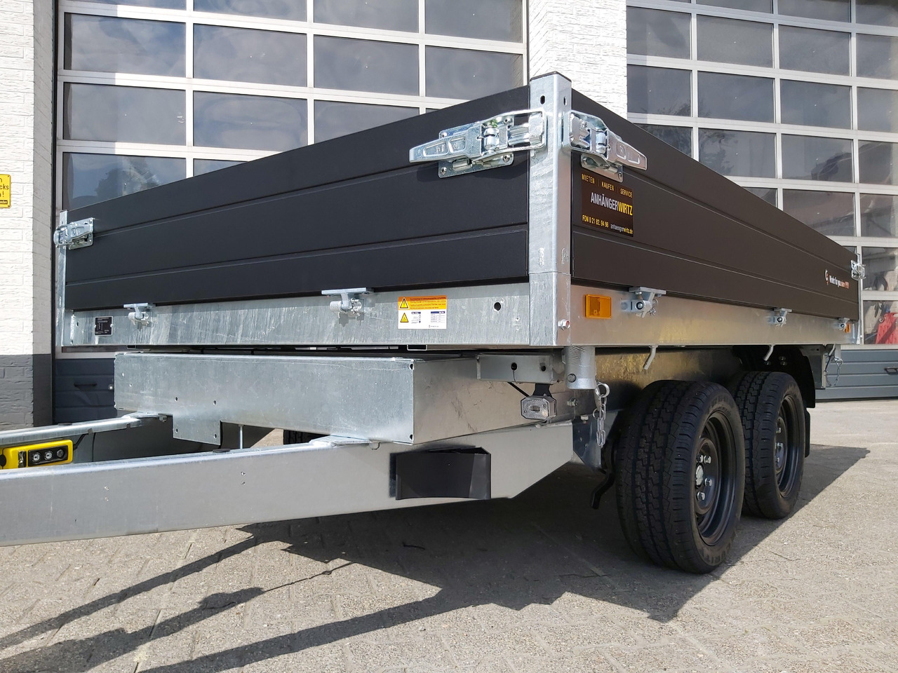 Saris Kipper K3 276 170 2700 2 E 276x170x30cm black Edition Elektro 13" (S) 2700kg Januar Aktion - Kiper prikolica: slika 3 Saris Kipper K3 276 170 2700 2 E 276x170x30cm black Edition Elektro 13" (S) 2700kg Januar Aktion - Kiper prikolica: slika 3