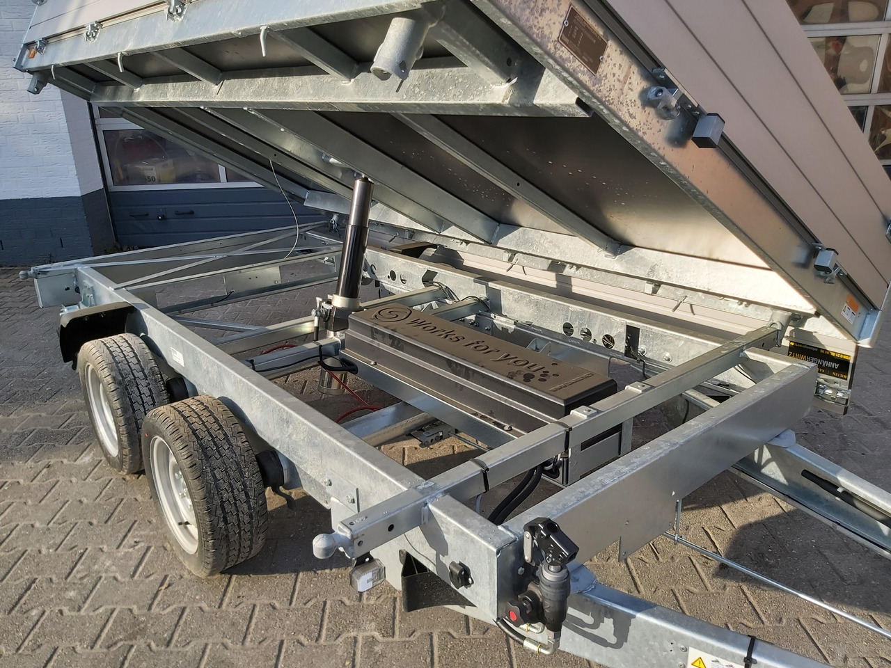 Saris Kipper K3 306 184 3500 2 E 306x184x30cm 3500kg silver Elektro NHP Stützen 13" 3500kg used - Kiper prikolica: slika 5 Saris Kipper K3 306 184 3500 2 E 306x184x30cm 3500kg silver Elektro NHP Stützen 13" 3500kg used - Kiper prikolica: slika 5