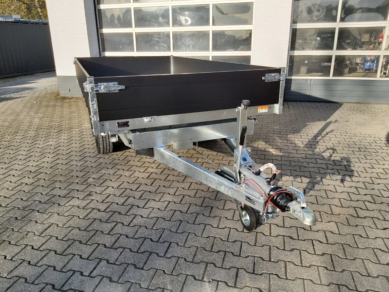 Saris Kipper K3 356 184 3500 2 E 356x184x35cm black edition Elektro Rampen Stützen (L) 3500kg - Kiper prikolica: slika 3 Saris Kipper K3 356 184 3500 2 E 356x184x35cm black edition Elektro Rampen Stützen (L) 3500kg - Kiper prikolica: slika 3