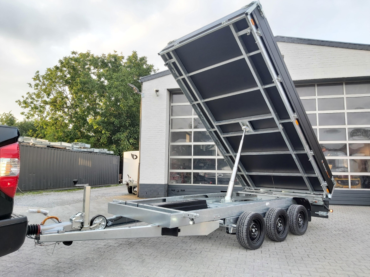Saris Kipper K3 406 204 3500 3 E 406x204x35cm black Schacht LED Licht Blattfeder Tridem 3500kg 100km - Kiper prikolica: slika 2 Saris Kipper K3 406 204 3500 3 E 406x204x35cm black Schacht LED Licht Blattfeder Tridem 3500kg 100km - Kiper prikolica: slika 2