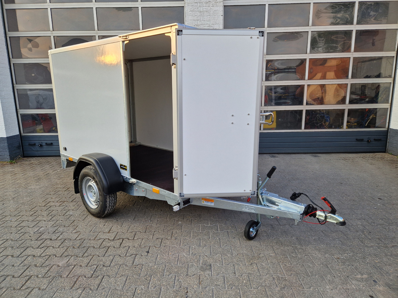 Saris Koffer GO 256 134 1350 1 GFK grau Seitentür (S) 1300kg Modell 2024 - Prikolica zabojnik: slika 3 Saris Koffer GO 256 134 1350 1 GFK grau Seitentür (S) 1300kg Modell 2024 - Prikolica zabojnik: slika 3