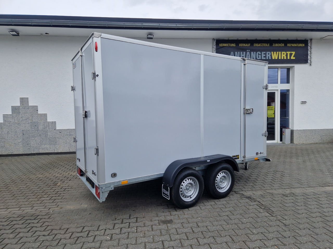 Saris Koffer GO 356 169 200 2700 2 356x169x200cm Hecktüren Seitentür grau GFK (L) 2700kg - Prikolica zabojnik: slika 5 Saris Koffer GO 356 169 200 2700 2 356x169x200cm Hecktüren Seitentür grau GFK (L) 2700kg - Prikolica zabojnik: slika 5