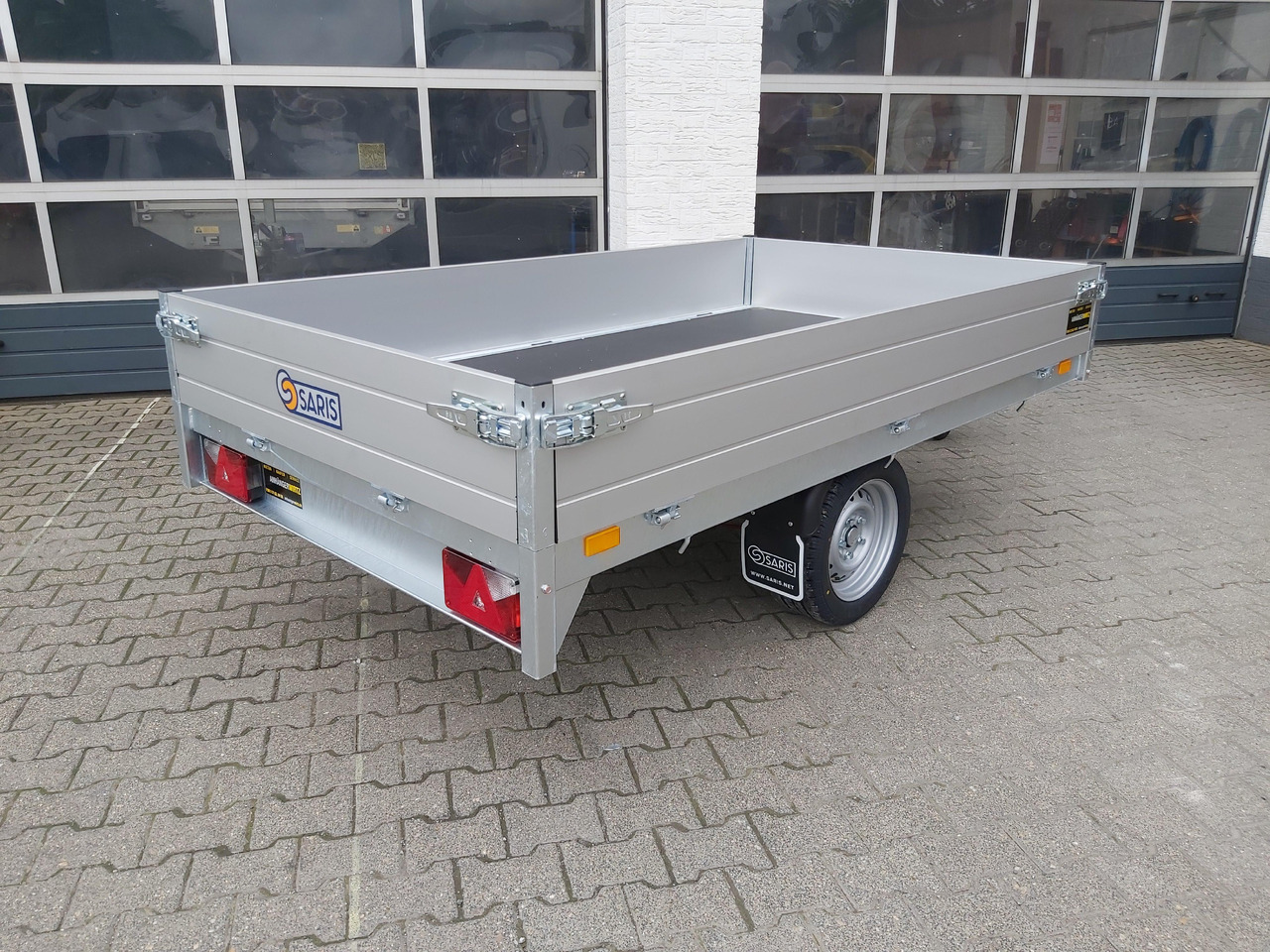 Saris PL 256 150 1500 1 256x150x30cm 13" 1500kg Modell 2024 - Avtomobilska prikolica: slika 5 Saris PL 256 150 1500 1 256x150x30cm 13" 1500kg Modell 2024 - Avtomobilska prikolica: slika 5