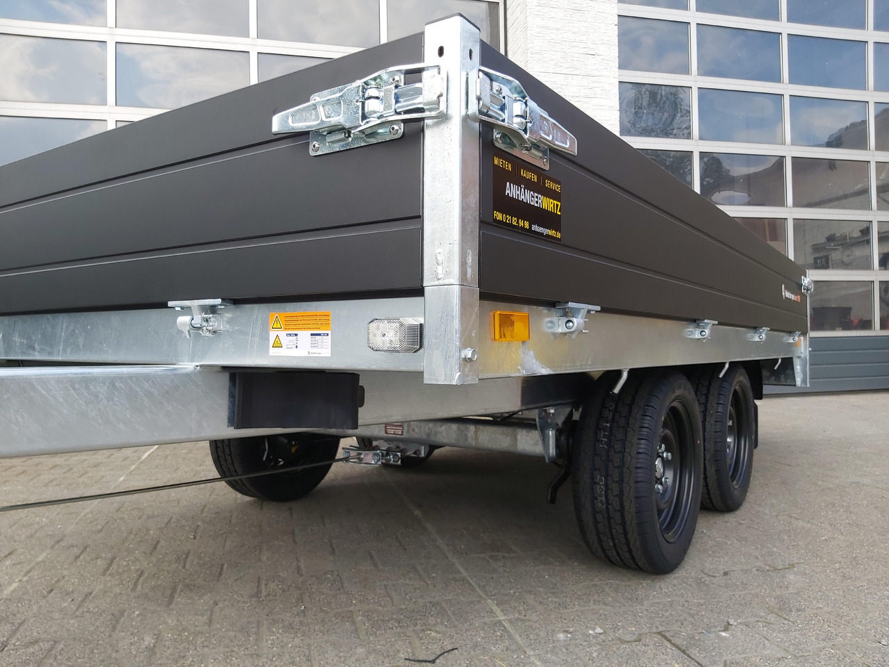 Saris PL306 170 2700 2 306x170x30cm black Edition 13" (M) 2700kg - Plato/ Tovorna prikolica: slika 3 Saris PL306 170 2700 2 306x170x30cm black Edition 13" (M) 2700kg - Plato/ Tovorna prikolica: slika 3