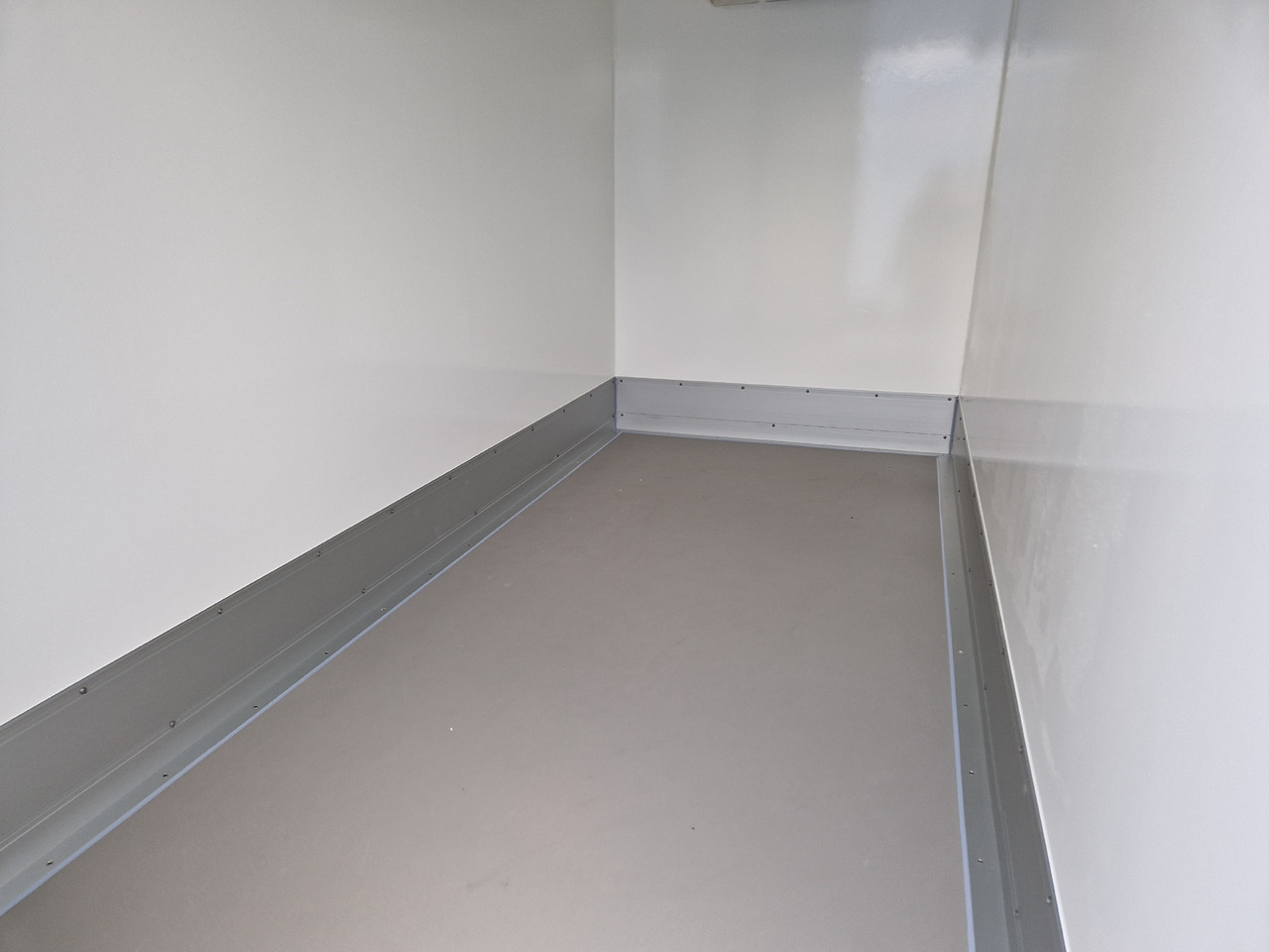 Tiefkühlanhänger AZK 2734/156 336x156x200cm 100 Frigoliner GOVI K6 bis -18°C (M) 2700kg - Prikolica hladilnik: slika 2 Tiefkühlanhänger AZK 2734/156 336x156x200cm 100 Frigoliner GOVI K6 bis -18°C (M) 2700kg - Prikolica hladilnik: slika 2