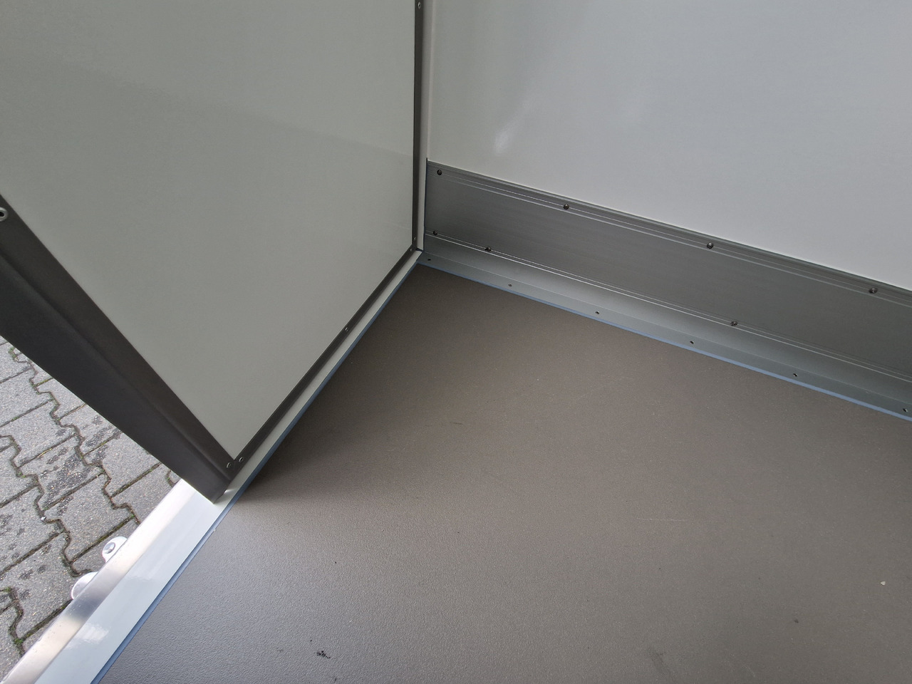 Tiefkühlanhänger AZK 2734/156 336x156x200cm 100 Frigoliner GOVI K6 bis -18°C (M) 2700kg - Prikolica hladilnik: slika 4 Tiefkühlanhänger AZK 2734/156 336x156x200cm 100 Frigoliner GOVI K6 bis -18°C (M) 2700kg - Prikolica hladilnik: slika 4