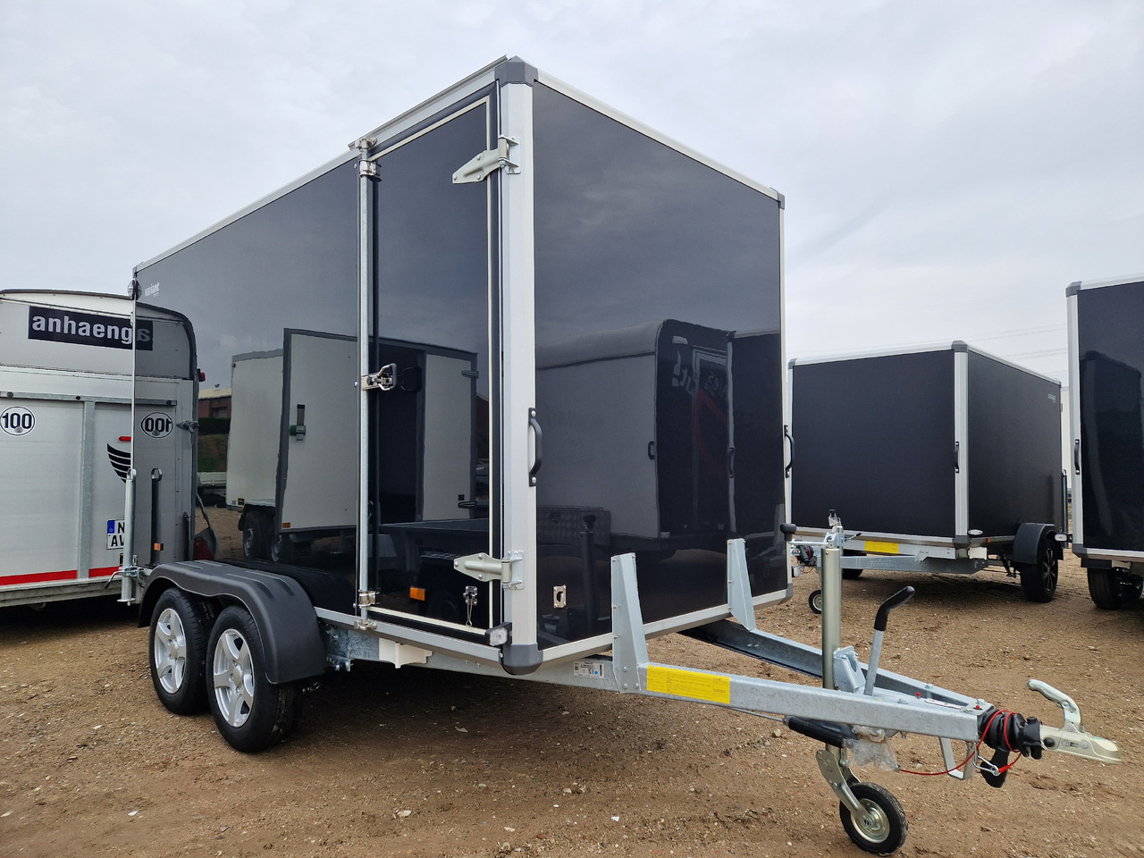 Variant 2517 C4 Edition black 346x168x188cm Seitentür Alufelgen 2500kg 100km/H - Prikolica zabojnik: slika 2 Variant 2517 C4 Edition black 346x168x188cm Seitentür Alufelgen 2500kg 100km/H - Prikolica zabojnik: slika 2