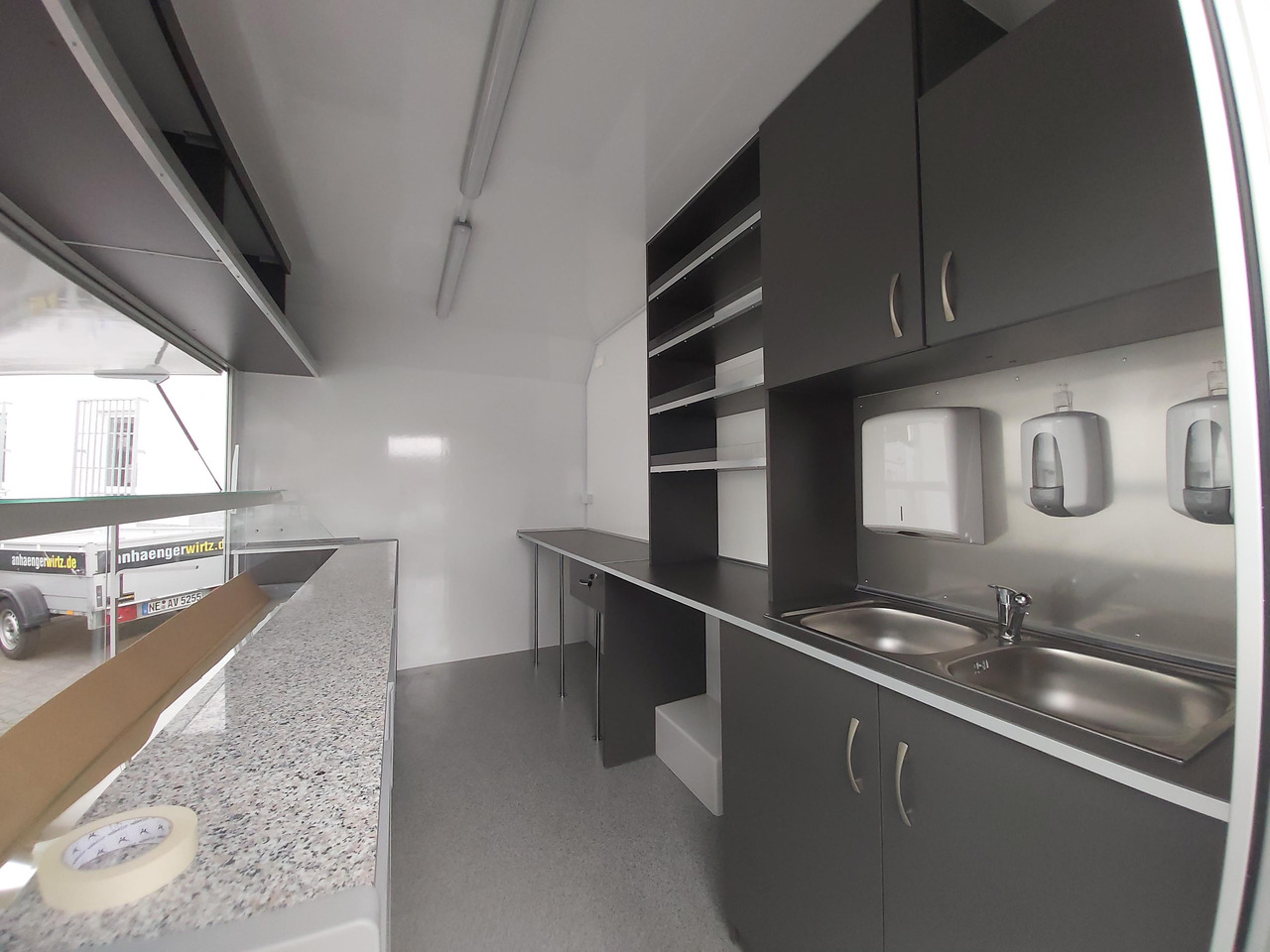 Verkaufsanhänger VK P 360 220 aero 360cm 300cm Kühltheke Ausstattung Verkaufklappe Profi (L) 1300kg - Prikolica s hrano: slika 5 Verkaufsanhänger VK P 360 220 aero 360cm 300cm Kühltheke Ausstattung Verkaufklappe Profi (L) 1300kg - Prikolica s hrano: slika 5