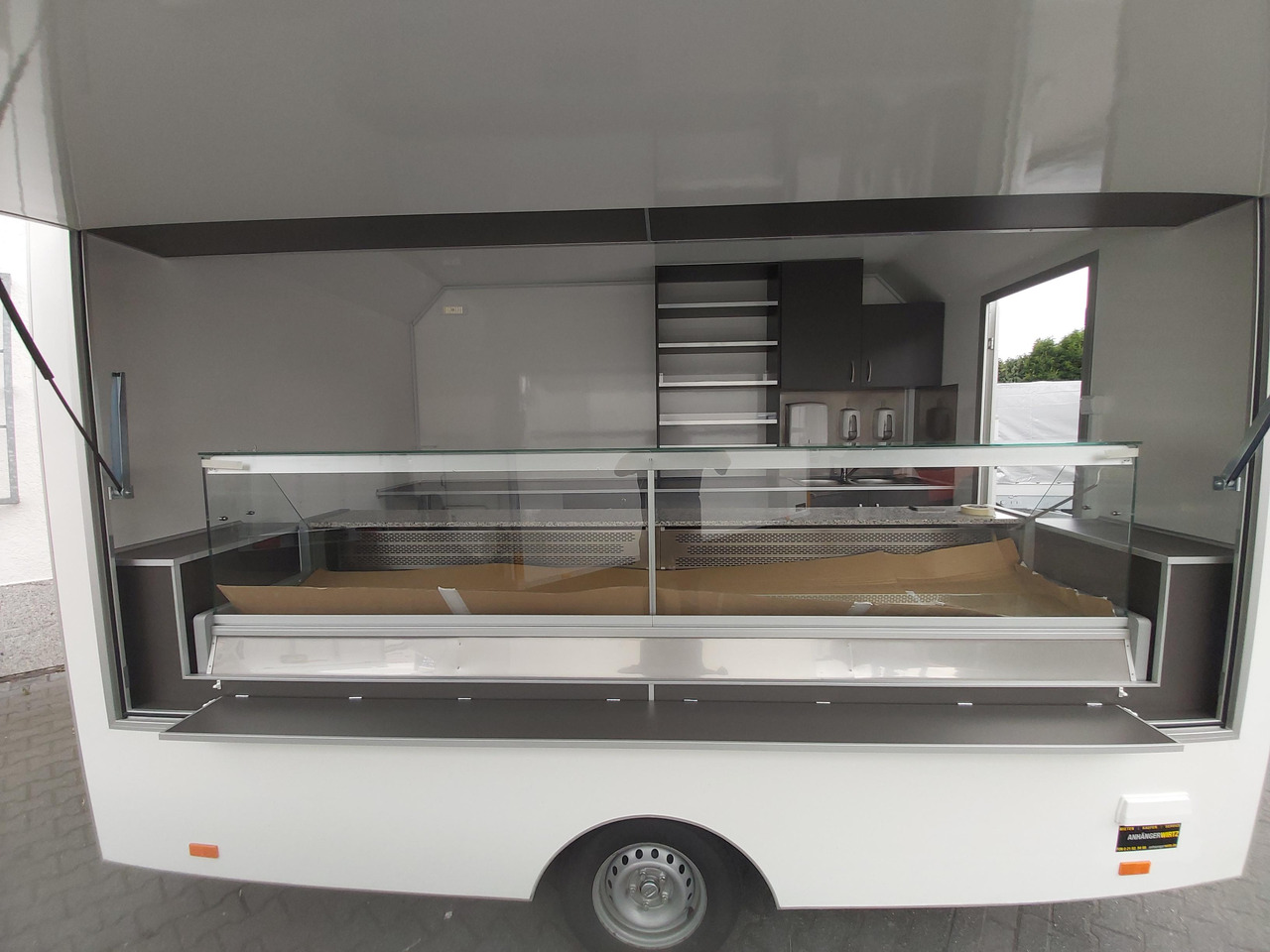 Verkaufsanhänger VK P 360 220 aero 360cm 300cm Kühltheke Ausstattung Verkaufklappe Profi (L) 1300kg - Prikolica s hrano: slika 4 Verkaufsanhänger VK P 360 220 aero 360cm 300cm Kühltheke Ausstattung Verkaufklappe Profi (L) 1300kg - Prikolica s hrano: slika 4