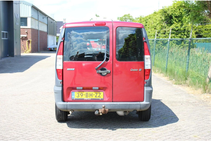 Fiat Doblò Cargo 1.9 JTD SCHUIFDEUR - Furgon: slika 4 Fiat Doblò Cargo 1.9 JTD SCHUIFDEUR - Furgon: slika 4